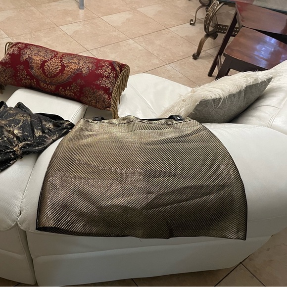 Skirt in shimmering metallic bronze with a glittery, stiff waistband. Size 6 - Picture 3 of 4